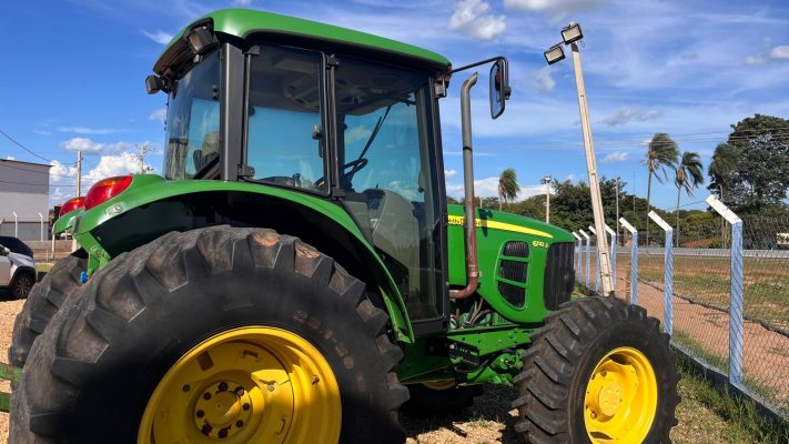 TRATOR AGRÍCOLA  JD6110J