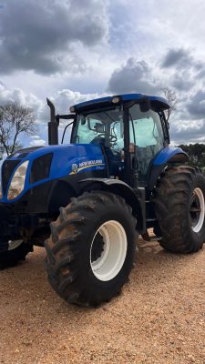 TRATOR AGRÍCOLA