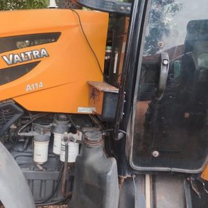 TRATOR AGRÍCOLA VALTRA A114