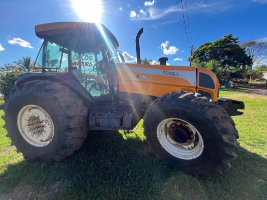 TRATOR AGRÍCOLA VALTRA BH180