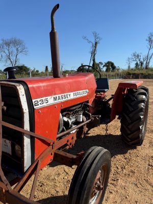 TRATOR AGRÍCOLA MF235