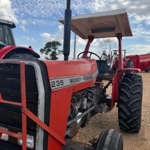 TRATOR AGRÍCOLA MF235