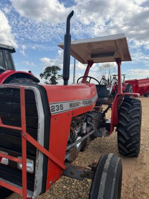 TRATOR AGRÍCOLA MF235