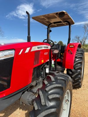 TRATOR AGRÍCOLA MF4307