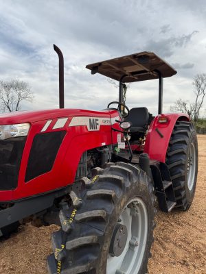 TRATOR AGRÍCOLA MF4275